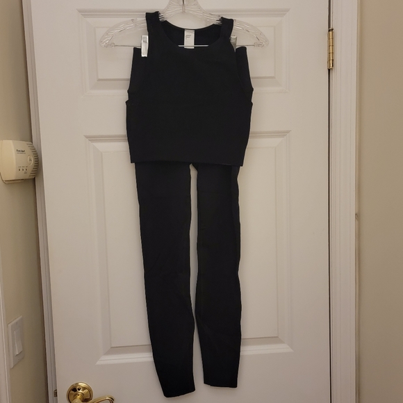 Fabletics L Sculptknit Set in Black - Picture 3 of 6